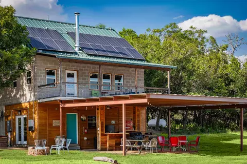 95 Loma Ln, Fredericksburg, TX 78624