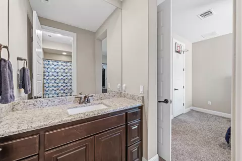 Bath - 608 Brave Face St, Leander, TX 78641 photo 4 of 4