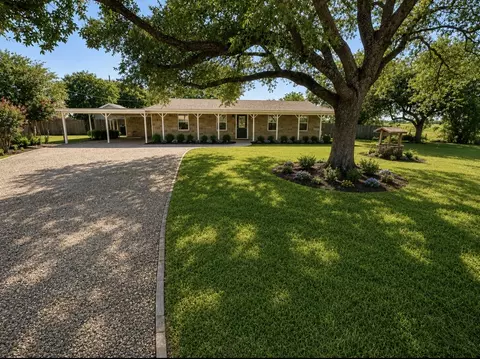 3430 County Road 100, Hutto, TX 78634