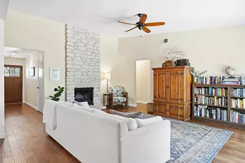 617 Blackberry Dr, Austin, TX 78745