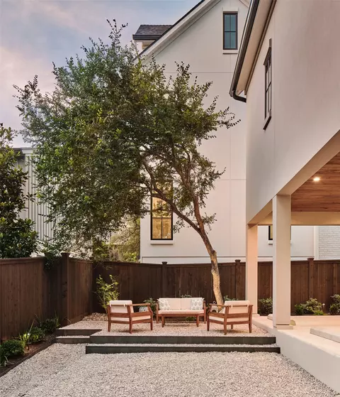 Exterior - 1900 Matthews Dr, Austin, TX 78703 photo 3 of 6