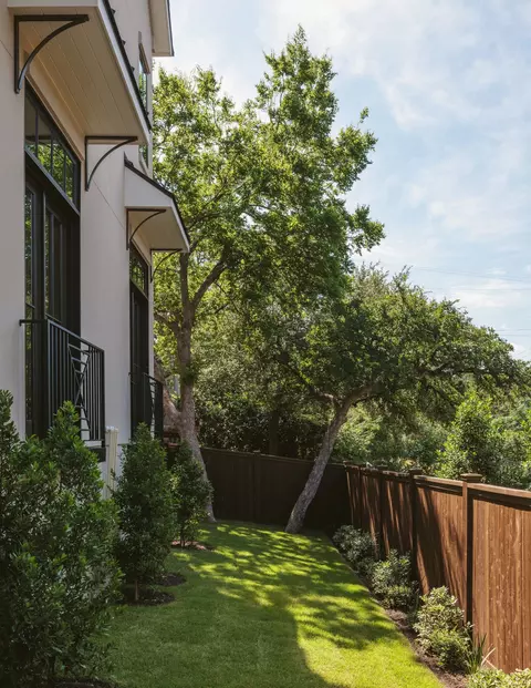 Exterior - 1900 Matthews Dr, Austin, TX 78703 photo 4 of 6