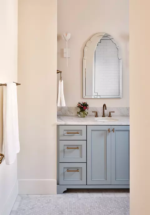 Bath - 1900 Matthews Dr, Austin, TX 78703 photo 1 of 8