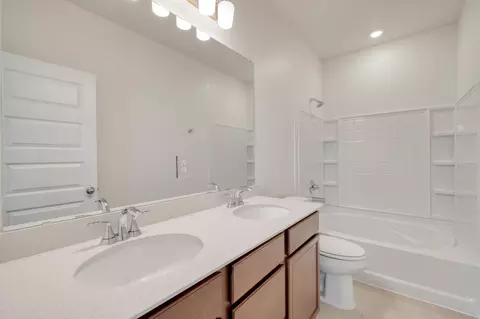 Bath - 280 Feathers St, Jarrell, TX 76537 photo 1 of 2