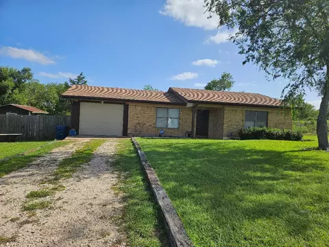 Exterior - 101 Brown St, Elgin, TX 78621 photo 2 of 12