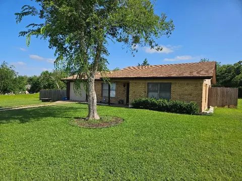 Exterior - 101 Brown St, Elgin, TX 78621 photo 3 of 12