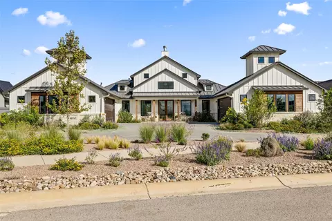 216 Interlaken St, Fredericksburg, TX 78624