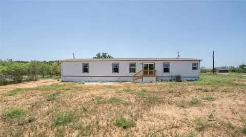 1145 Callihan Rd, Luling, TX 78648