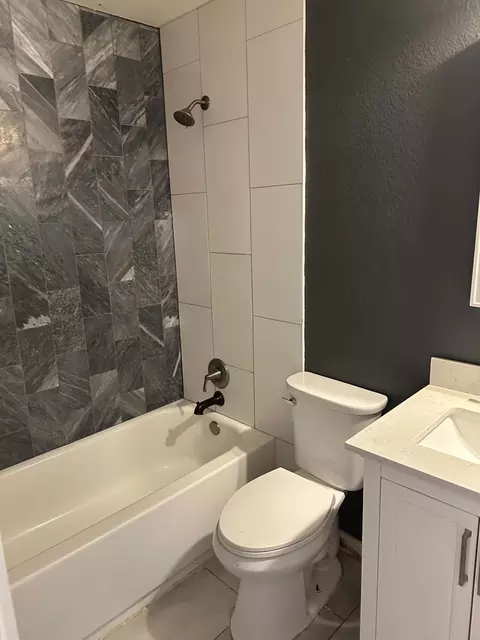 Bath - 18312 Crestwind Ln, Elgin, TX 78621 photo 1 of 2