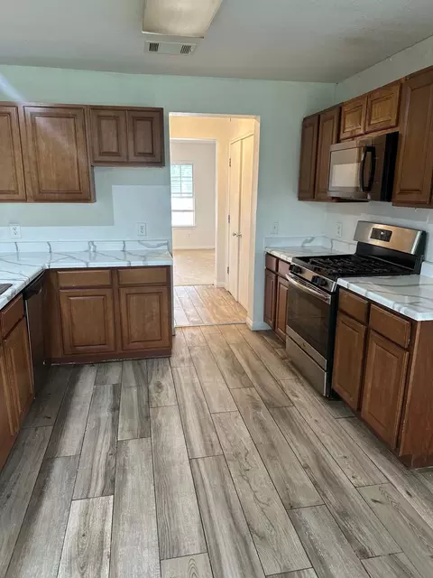 Kitchen - 18312 Crestwind Ln, Elgin, TX 78621 photo 1 of 2