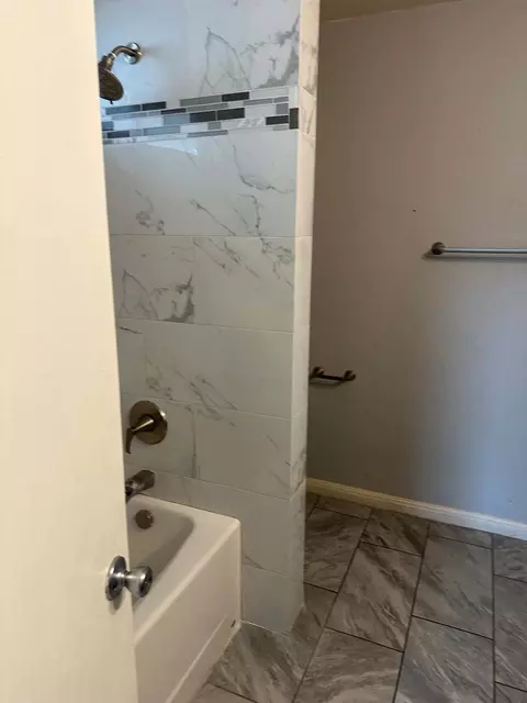 Bath - 18312 Crestwind Ln, Elgin, TX 78621 photo 2 of 2