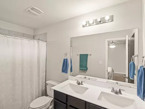 Bath - 574 W Nautical Loop, Kyle, TX 78640 photo 2 of 3