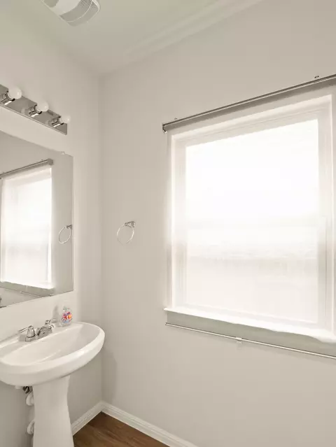 Bath - 574 W Nautical Loop, Kyle, TX 78640 photo 1 of 3