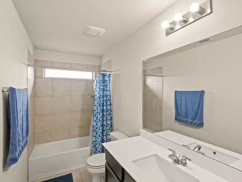 Bath - 574 W Nautical Loop, Kyle, TX 78640 photo 3 of 3