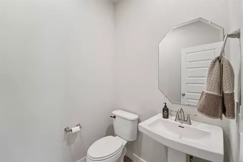 Bath - 1108 Sweetspire St, Leander, TX 78641 photo 1 of 2
