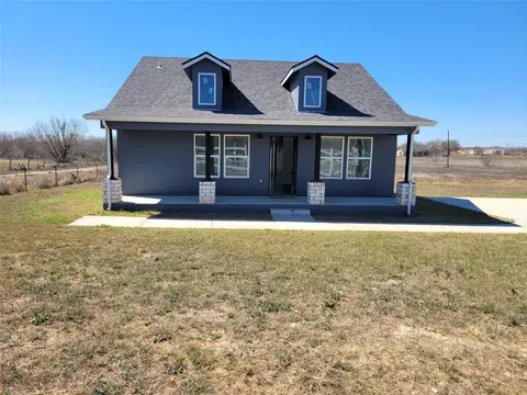 577 County Road 422 A Rd, Stockdale, TX 78160