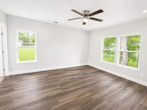 Living - 904 E Austin St, Luling, TX 78648 photo 2 of 2