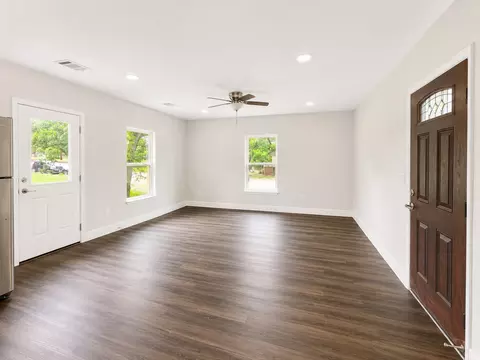 Living - 904 E Austin St, Luling, TX 78648 photo 1 of 2