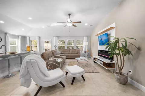 5302 Thunderbird St, Lago Vista, TX 78645