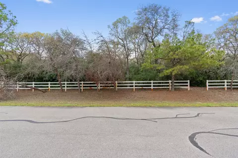 124 Kingwood Dr, Elgin, TX 78621