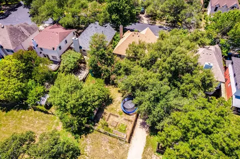View/Area - 7519 Windrush Dr, Austin, TX 78729 photo 2 of 5