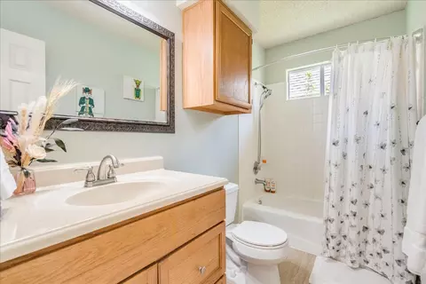 Bath - 7519 Windrush Dr, Austin, TX 78729 photo 3 of 3