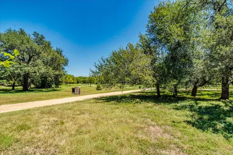 Exterior - 7519 Windrush Dr, Austin, TX 78729 photo 6 of 6