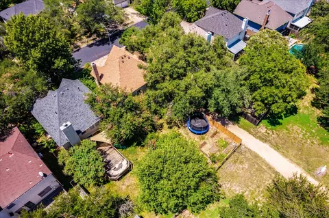 View/Area - 7519 Windrush Dr, Austin, TX 78729 photo 5 of 5