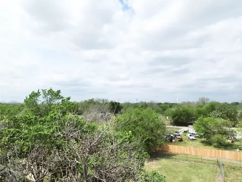 303 E Wolf St, Granger, TX 76530 photo 8