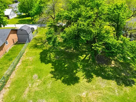 303 E Wolf St, Granger, TX 76530 photo 4