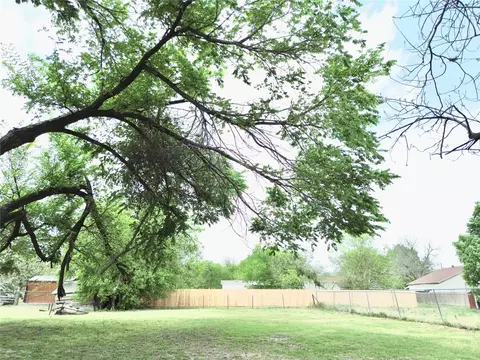 303 E Wolf St, Granger, TX 76530 photo 6