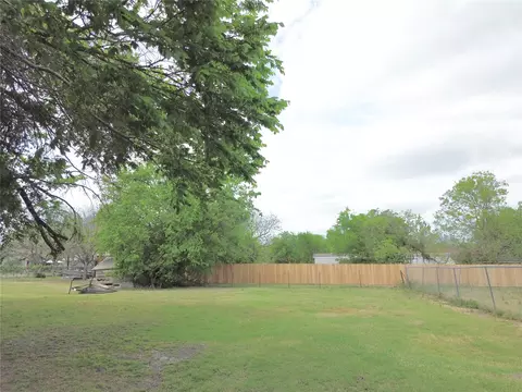 303 E Wolf St, Granger, TX 76530 photo 7