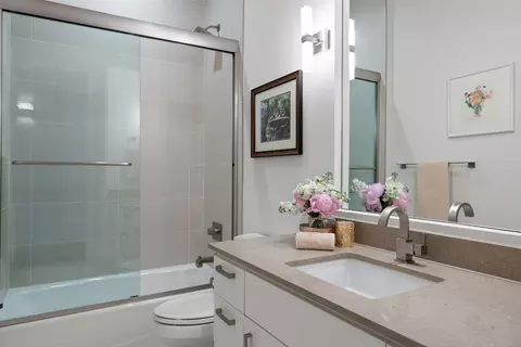 Bath - 8317 Carranzo Dr, Austin, TX 78735 photo 5 of 7