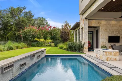 Exterior - 8317 Carranzo Dr, Austin, TX 78735 photo 2 of 4
