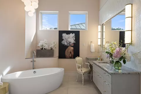 Bath - 8317 Carranzo Dr, Austin, TX 78735 photo 1 of 7
