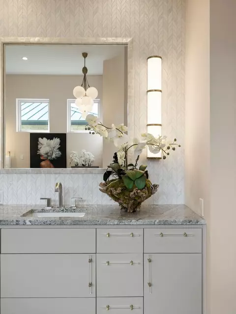 Bath - 8317 Carranzo Dr, Austin, TX 78735 photo 2 of 7