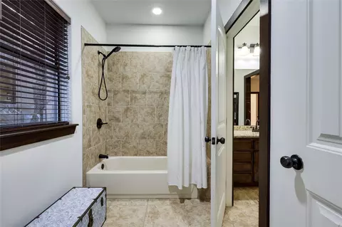 Bath - 116 Apache Trl, Georgetown, TX 78633 photo 4 of 5