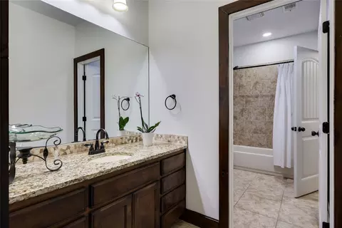Bath - 116 Apache Trl, Georgetown, TX 78633 photo 3 of 5