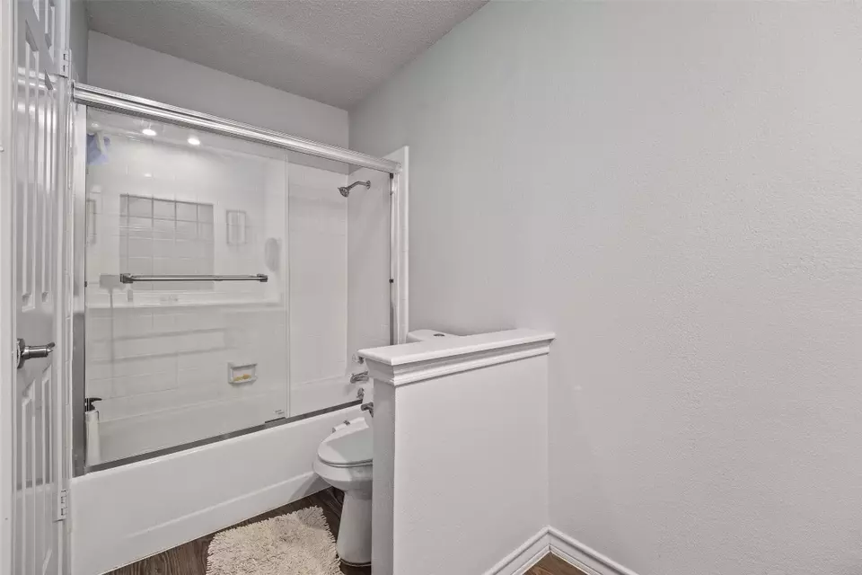 Bath - 11310 Spicewood Club Dr #21, Austin, TX 78750 photo 4 of 4