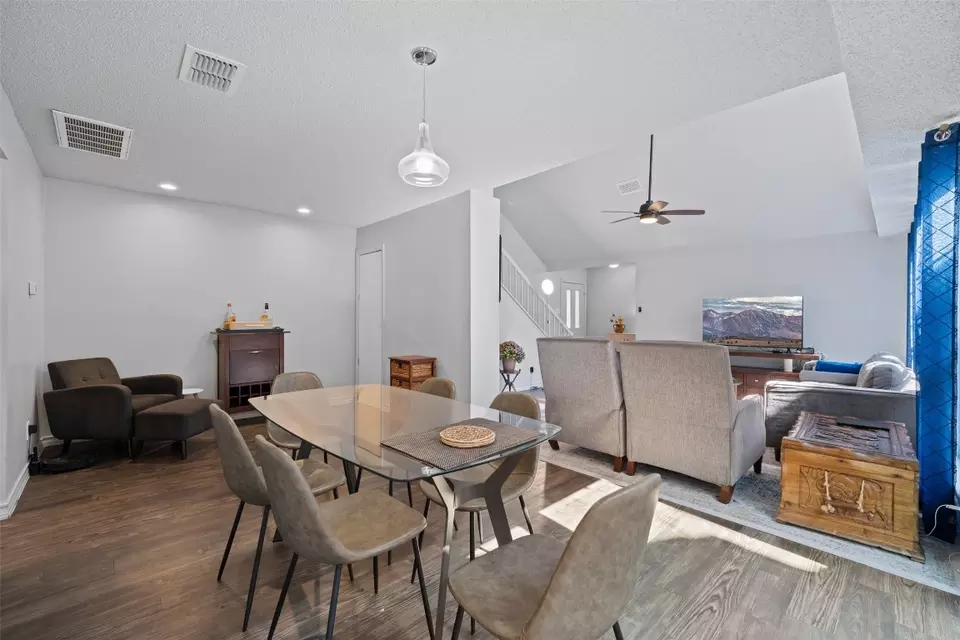 Dining - 11310 Spicewood Club Dr #21, Austin, TX 78750 photo 1 of 2