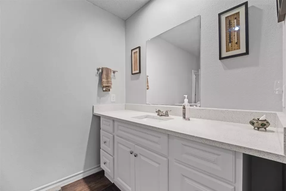 Bath - 11310 Spicewood Club Dr #21, Austin, TX 78750 photo 3 of 4