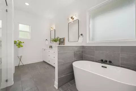 Bath - 5164 Comanche Dr, Temple, TX 76502 photo 1 of 8