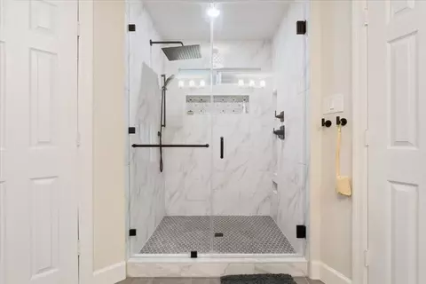 Bath - 190 Young Ranch Rd, Georgetown, TX 78633 photo 1 of 6