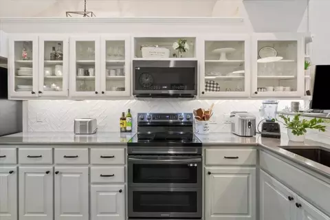 Kitchen - 190 Young Ranch Rd, Georgetown, TX 78633 photo 3 of 5