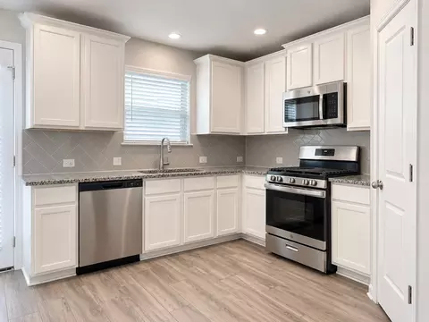 Kitchen - 2801 Seneca Path #32, Leander, TX 78641 photo 2 of 2