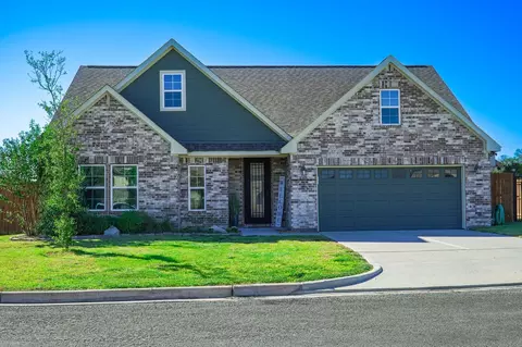 107 Fosters Branch Dr, Schulenburg, TX 78956
