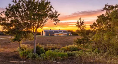 6417 County Road 240, Waelder, TX 78959