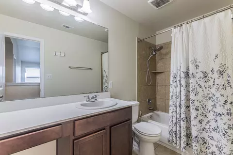 Bath - 762 Nautical Loop, Kyle, TX 78640 photo 3 of 3