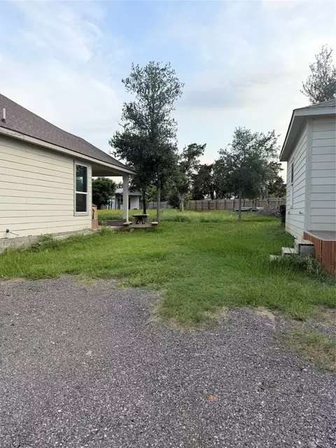 Exterior - 140 Arosa Dr, Elgin, TX 78621 photo 2 of 4