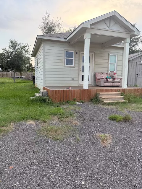 Exterior - 140 Arosa Dr, Elgin, TX 78621 photo 3 of 4